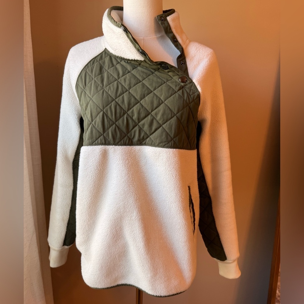 Abercrombie & Fitch quilted asymmetrical pullover